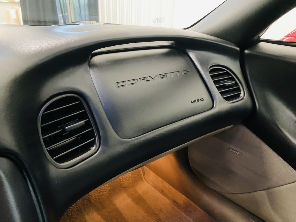 2004 Chevrolet Corvette Image 22
