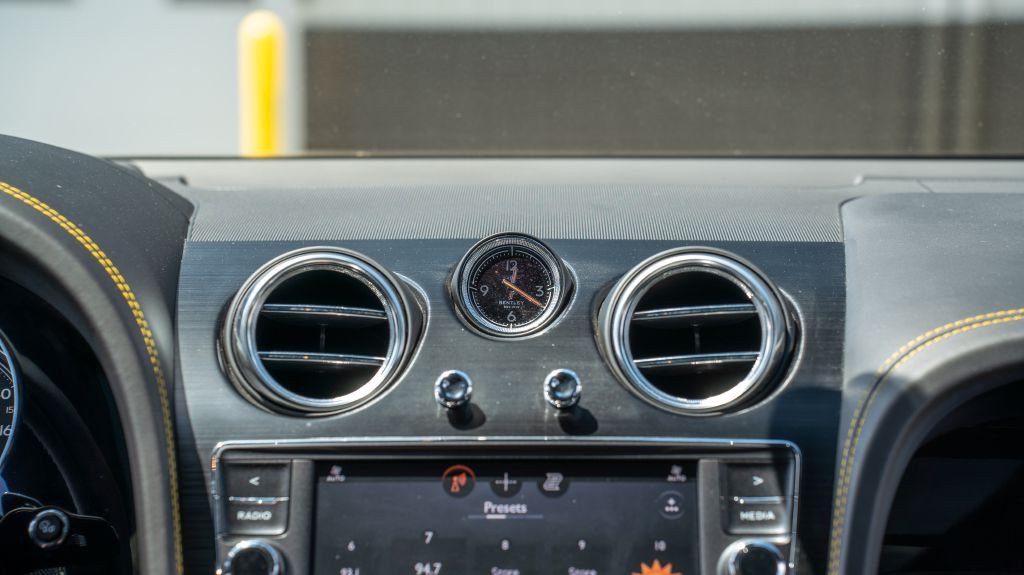 2019 Bentley Bentayga Image 48