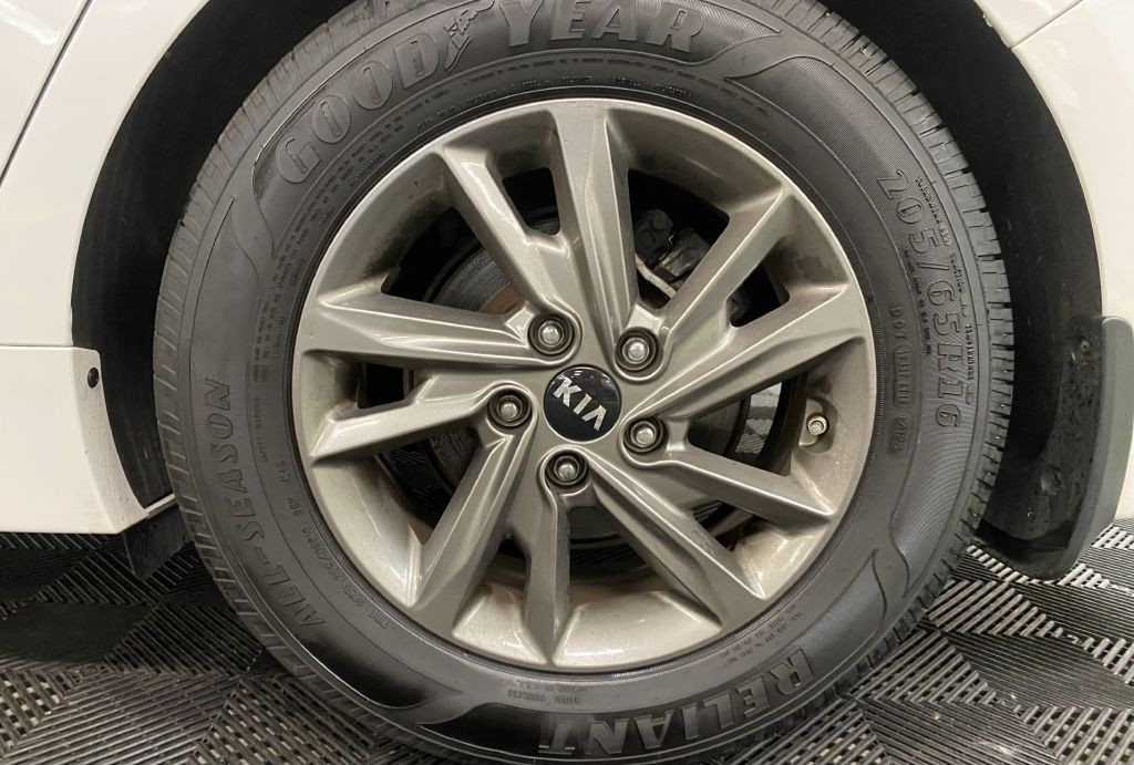 2019 Kia Optima Image 17