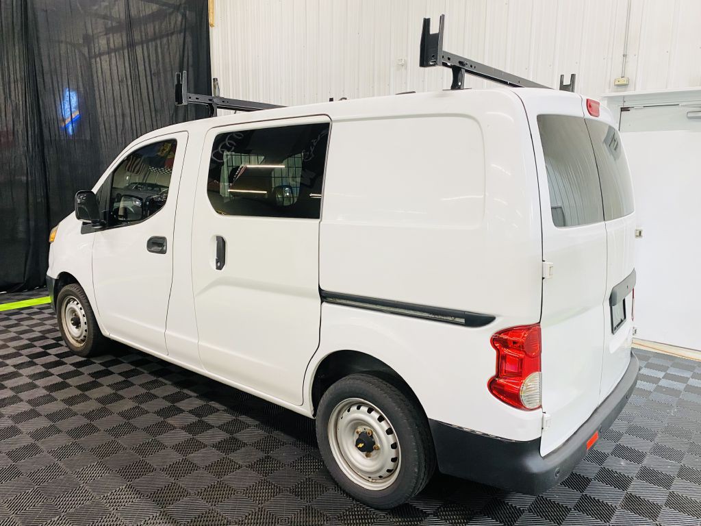 2016 Chevrolet Express Image 17