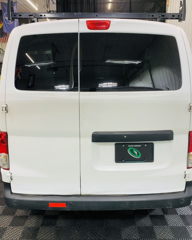 2016 Chevrolet Express Image 18
