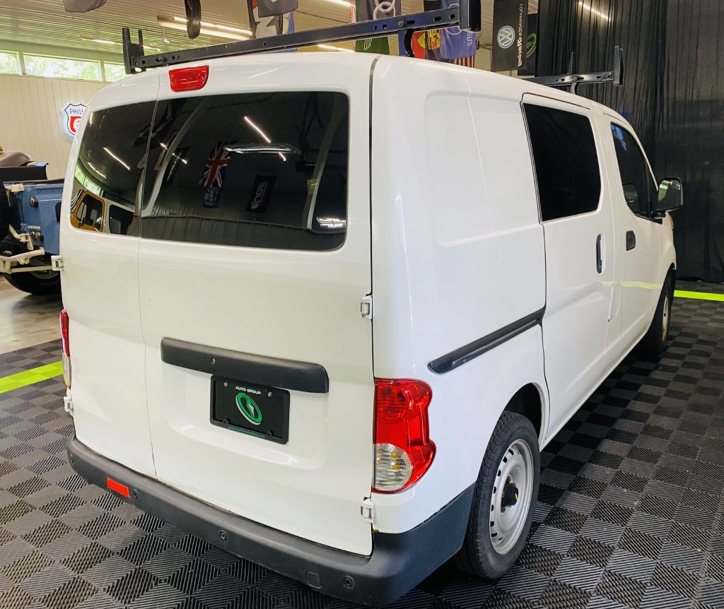2016 Chevrolet Express Image 19