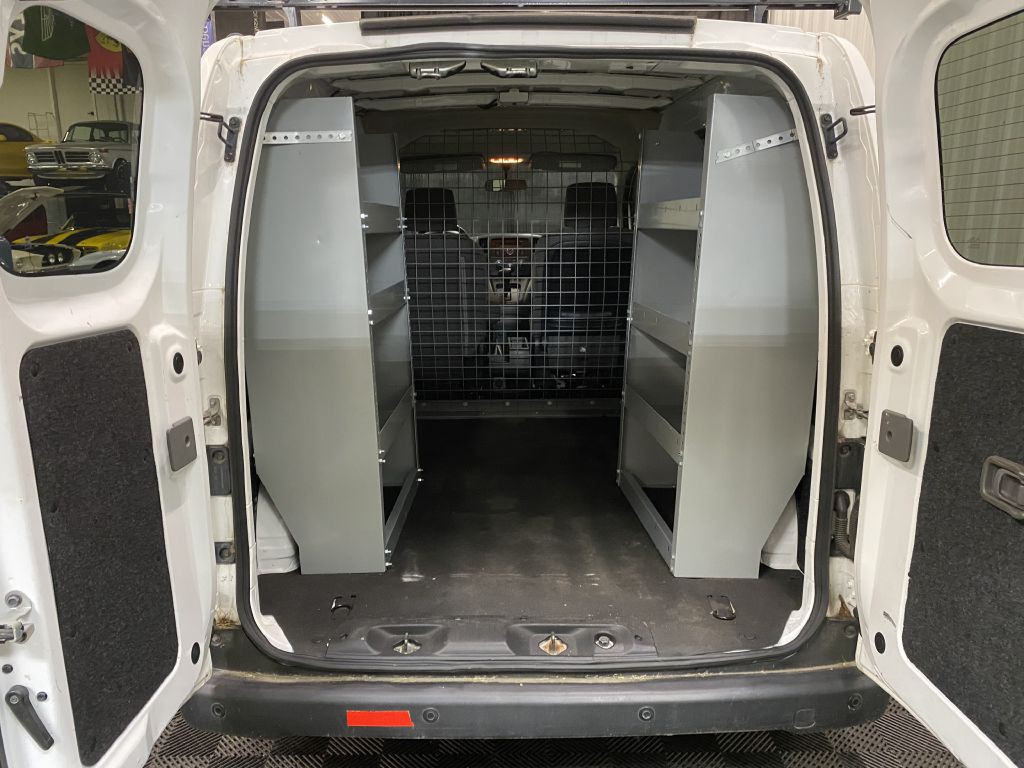 2016 Chevrolet Express Image 25
