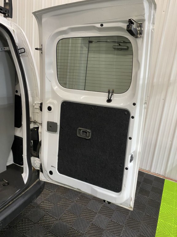 2016 Chevrolet Express Image 27