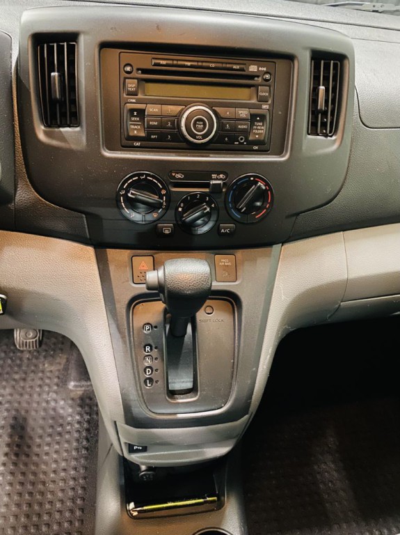 2016 Chevrolet Express Image 30