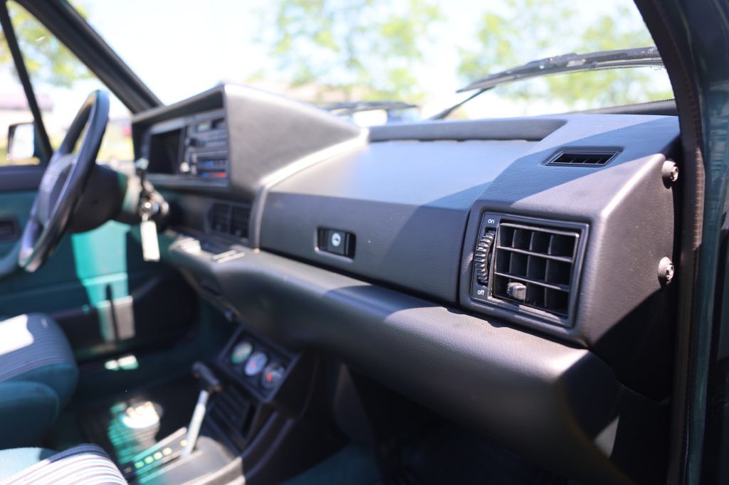 1991 Volkswagen Cabriolet Image 15