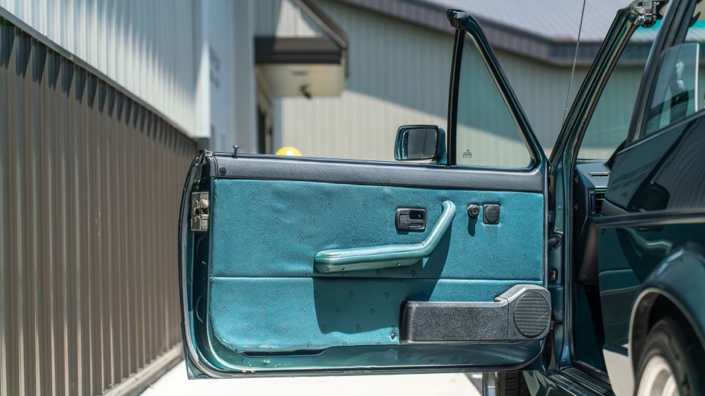 1991 Volkswagen Cabriolet Image 30