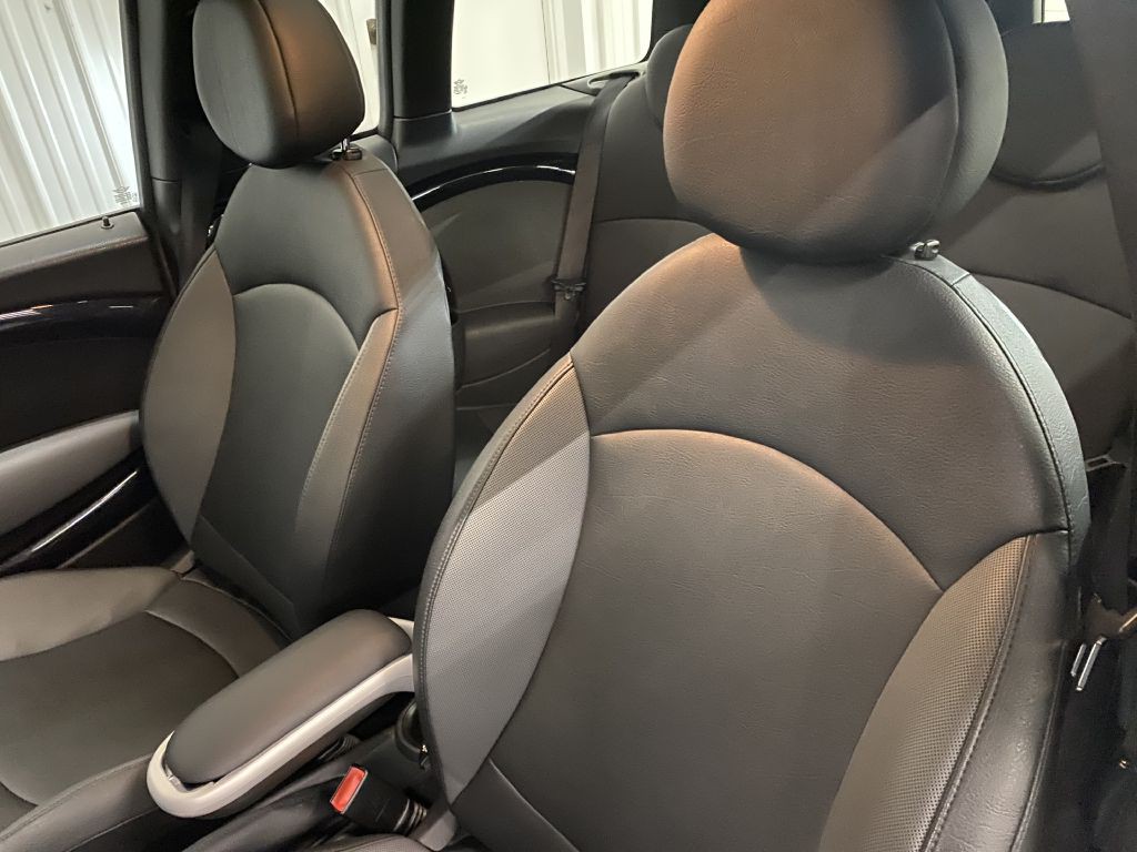 2010 MINI Cooper Image 11