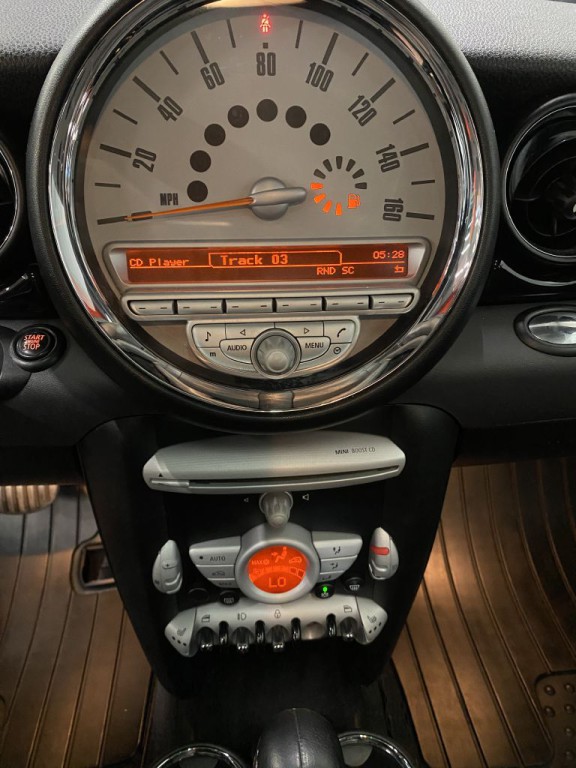 2010 MINI Cooper Image 19
