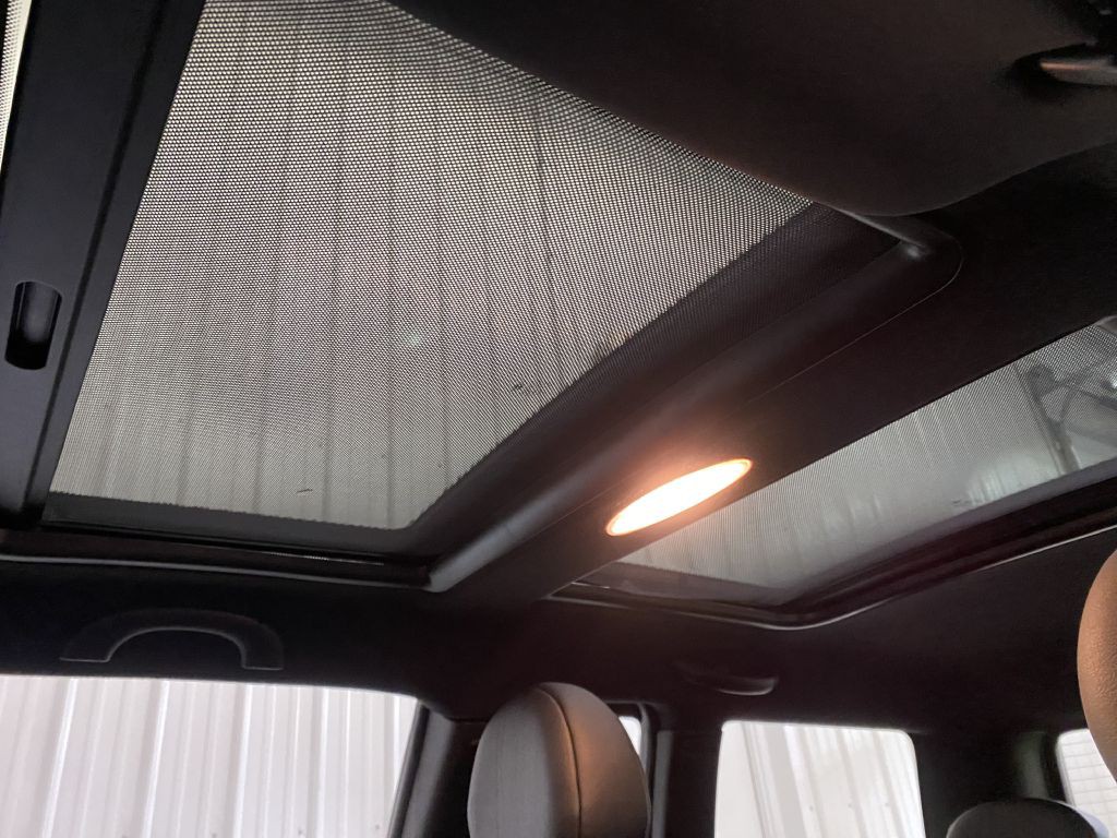 2010 MINI Cooper Image 21