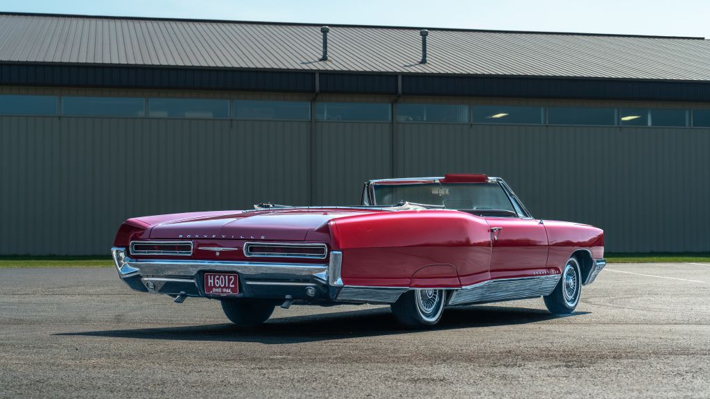 1966 Pontiac Bonneville Image 3