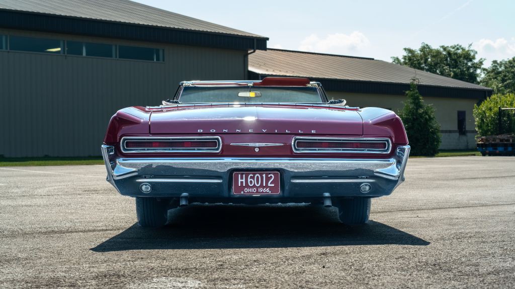 1966 Pontiac Bonneville Image 4