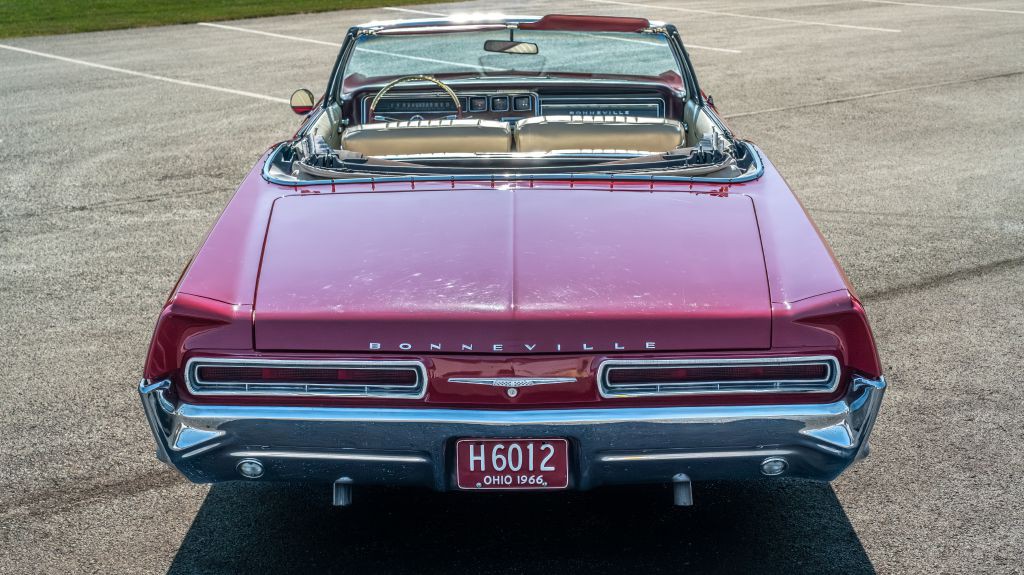 1966 Pontiac Bonneville Image 6