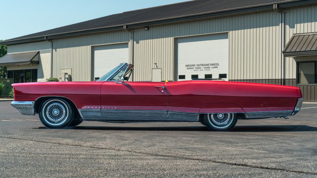 1966 Pontiac Bonneville Image 7