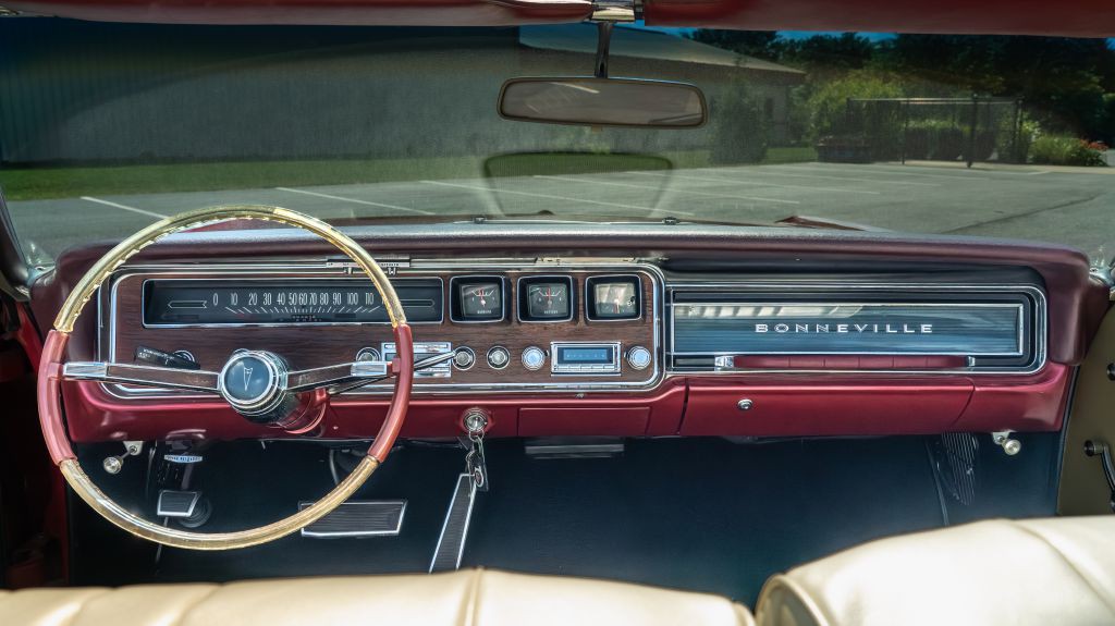 1966 Pontiac Bonneville Image 9