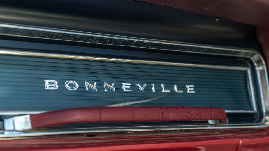 1966 Pontiac Bonneville Image 11