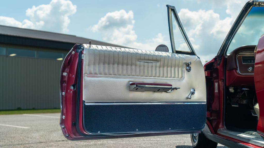 1966 Pontiac Bonneville Image 13