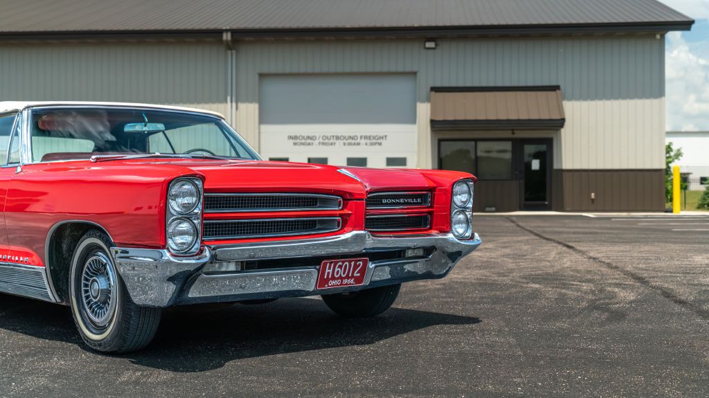 1966 Pontiac Bonneville Image 35
