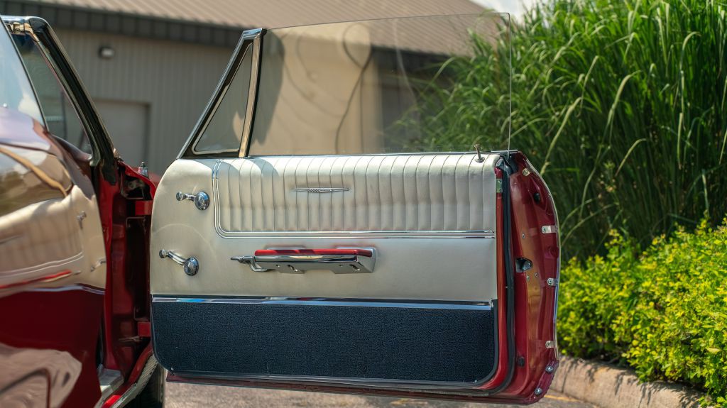 1966 Pontiac Bonneville Image 36