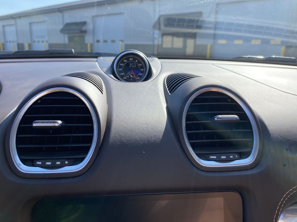 2022 Porsche Boxster Image 9