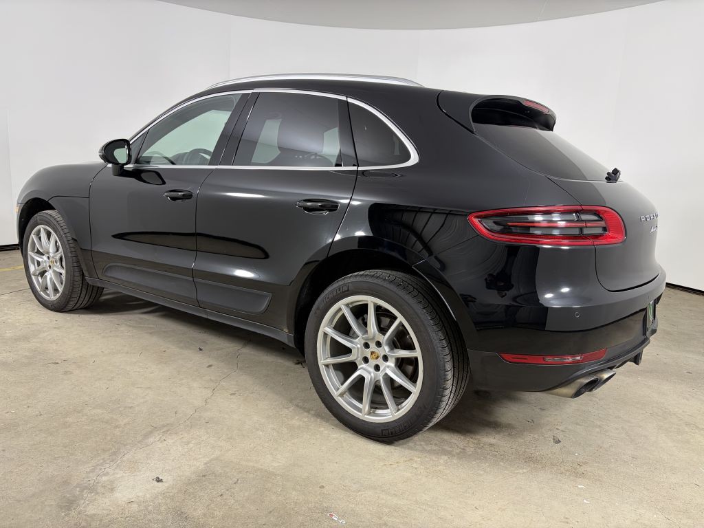 2015 Porsche Macan Image 10