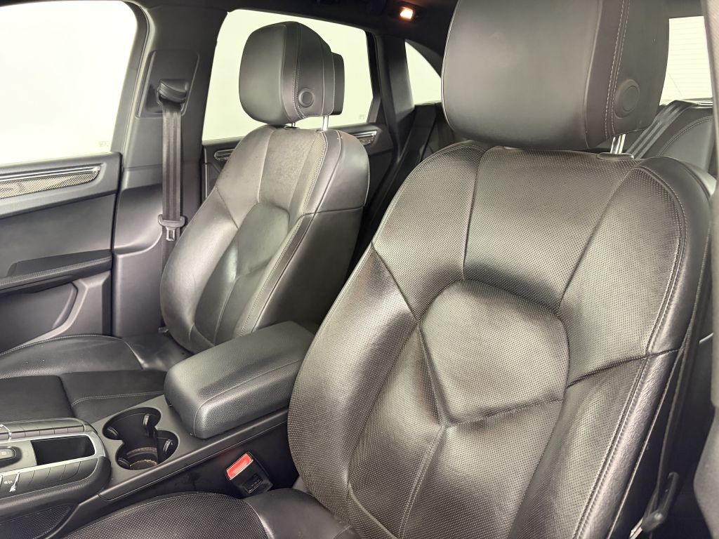 2015 Porsche Macan Image 11