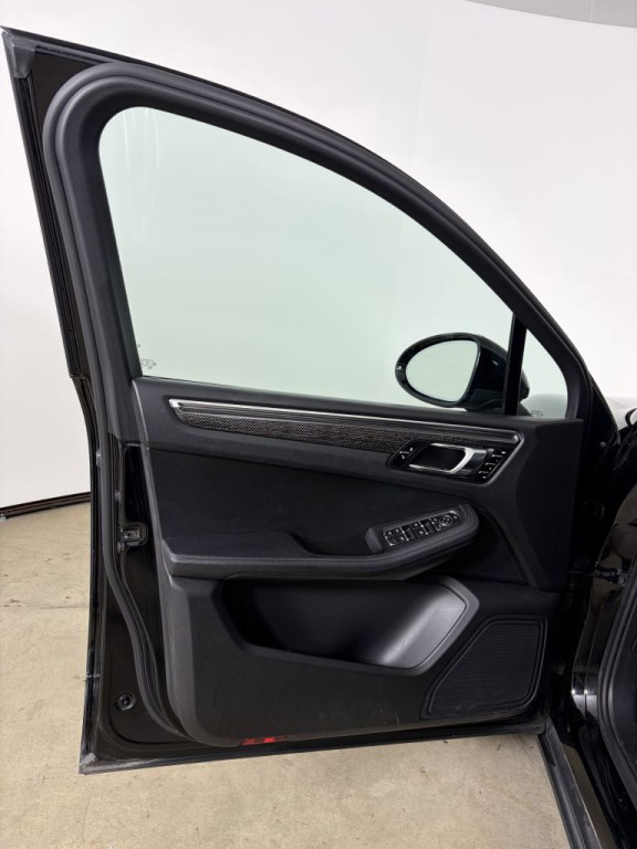 2015 Porsche Macan Image 14