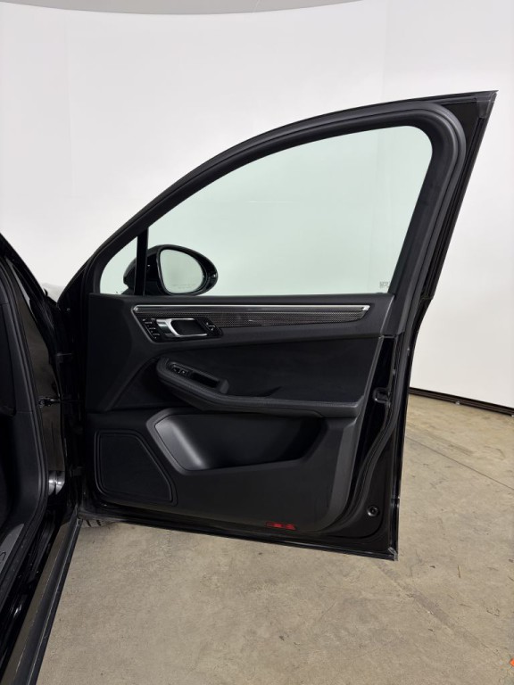 2015 Porsche Macan Image 16