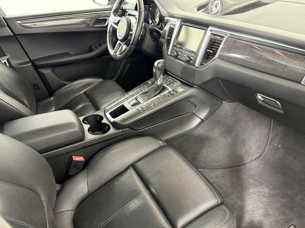 2015 Porsche Macan Image 18