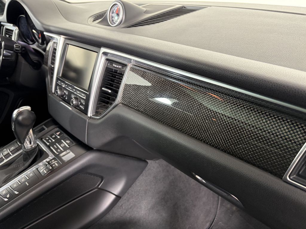 2015 Porsche Macan Image 19