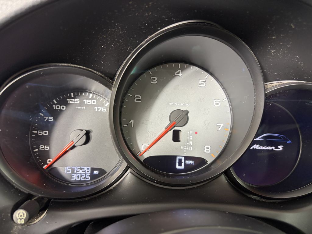 2015 Porsche Macan Image 24