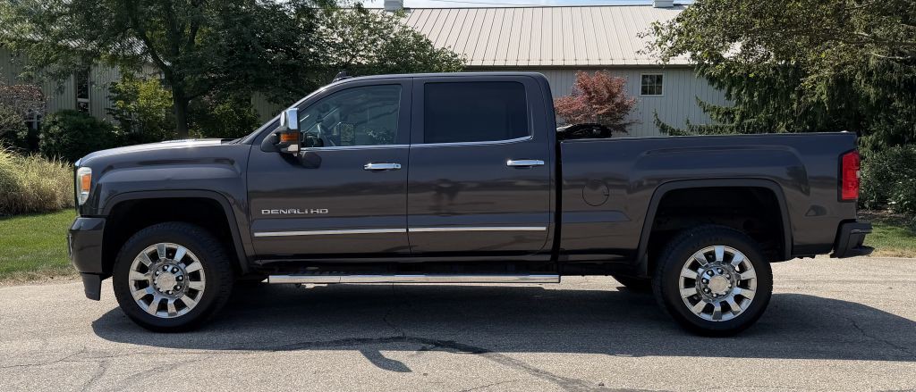 2016 GMC Sierra Image 2