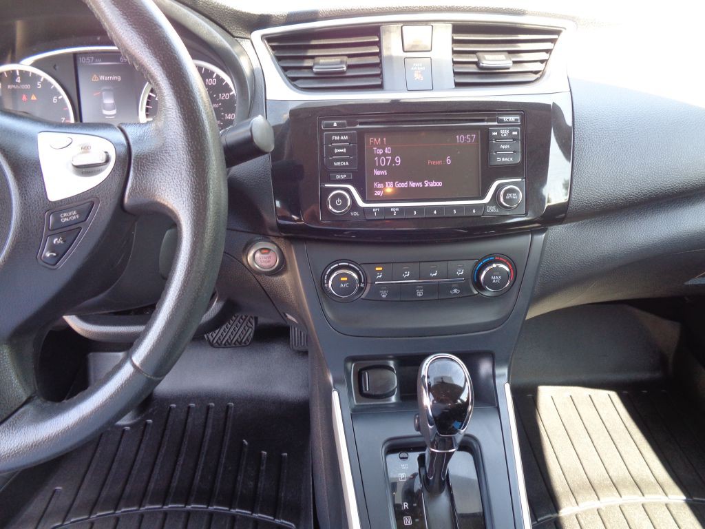 2016 Nissan Sentra Image 19