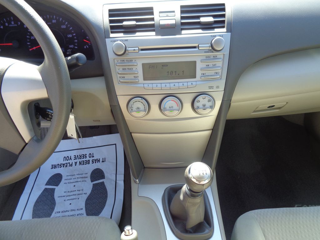 2011 Toyota Camry Image 18