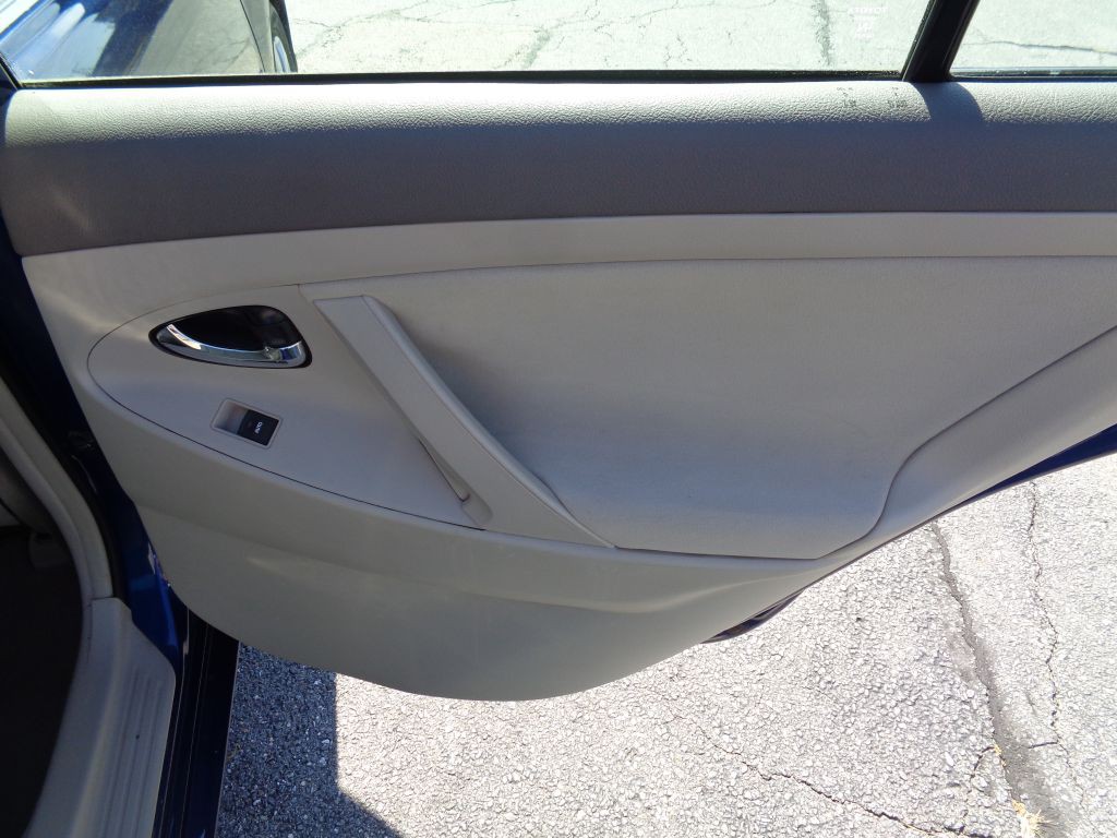 2011 Toyota Camry Image 21