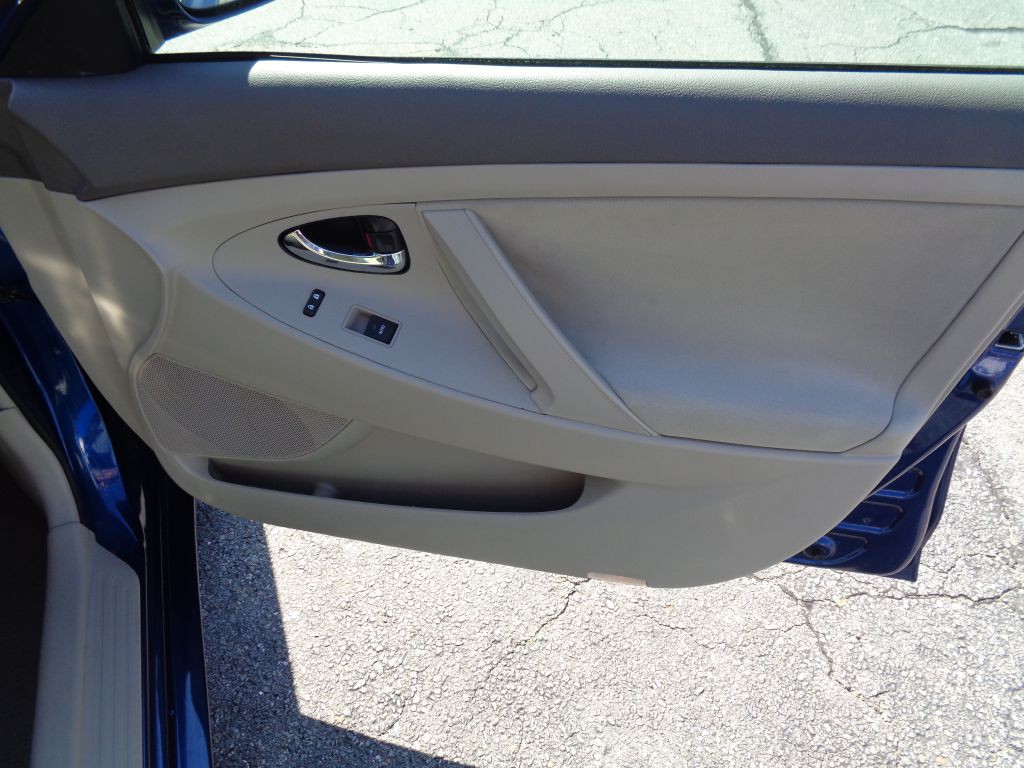 2011 Toyota Camry Image 23
