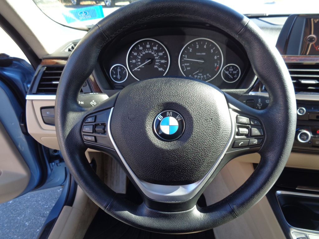 2014 BMW 3 Series Image 17