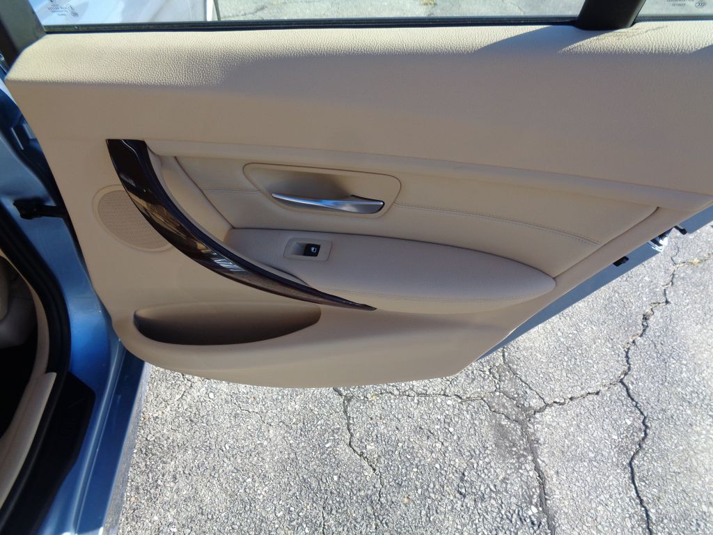2014 BMW 3 Series Image 23