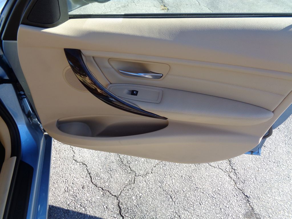 2014 BMW 3 Series Image 25