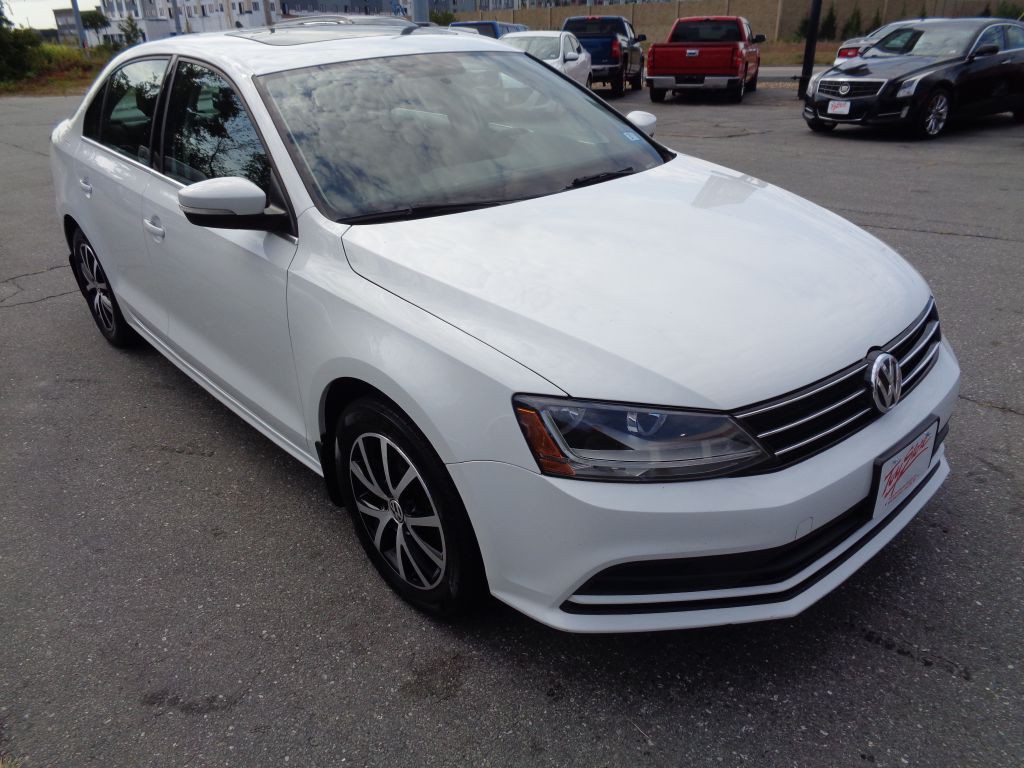 2017 Volkswagen Jetta Image 2