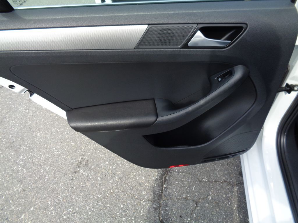 2017 Volkswagen Jetta Image 19