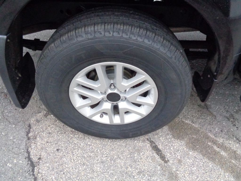 2016 Nissan Frontier Image 13