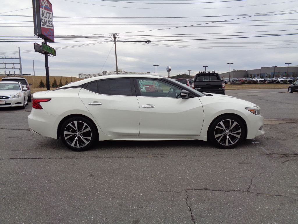2016 Nissan Maxima Image 4