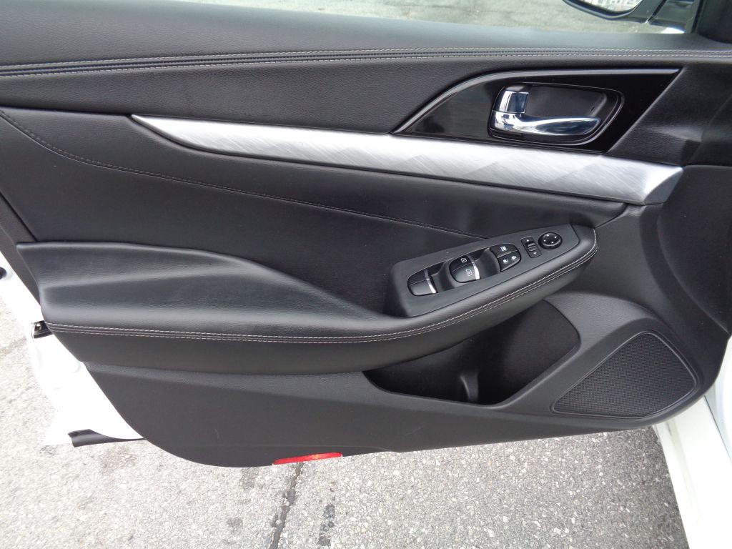 2016 Nissan Maxima Image 13
