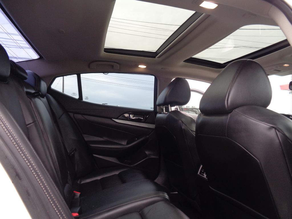 2016 Nissan Maxima Image 23