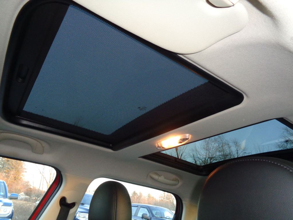 2016 MINI Cooper Image 16