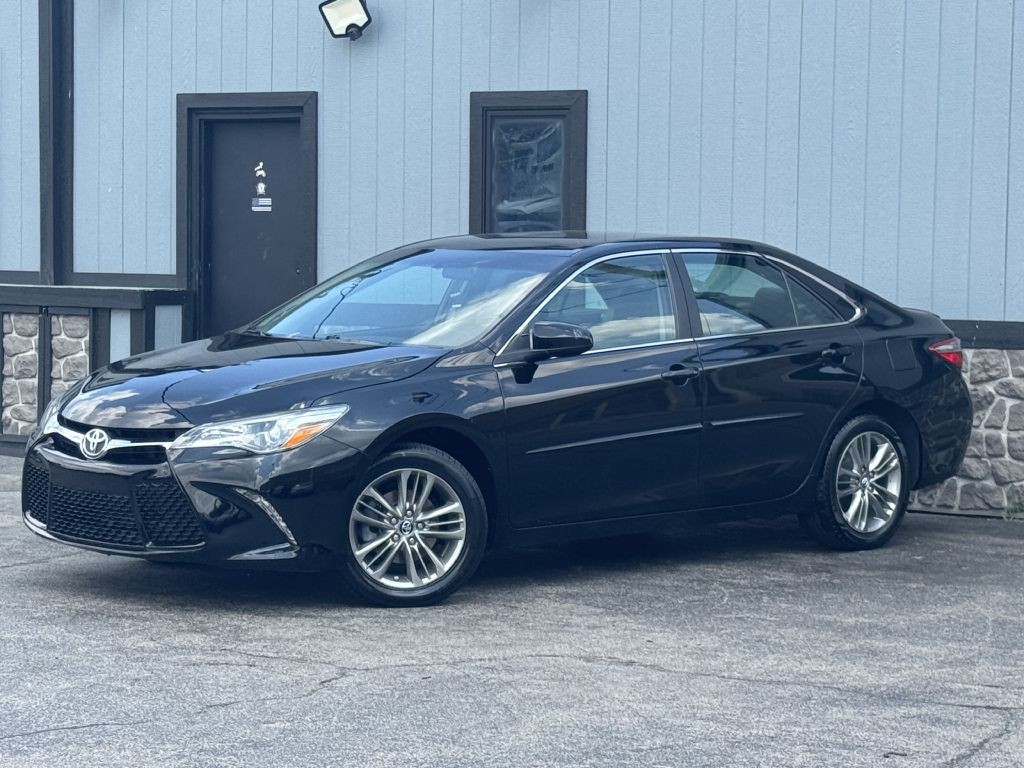 2017 Toyota Camry Image 2