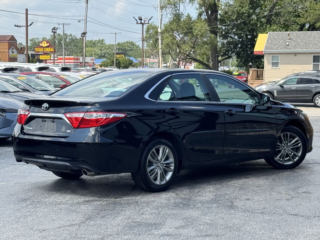 2017 Toyota Camry Image 11