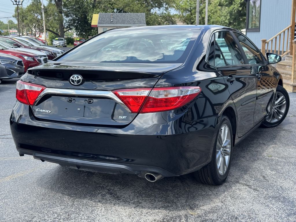 2017 Toyota Camry Image 12