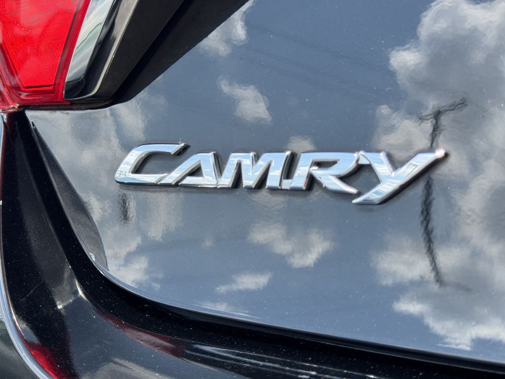 2017 Toyota Camry Image 13